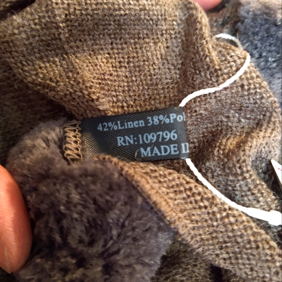 Pretty Angel Pom Pom Scarf/Shawl - Picture 4 of 5